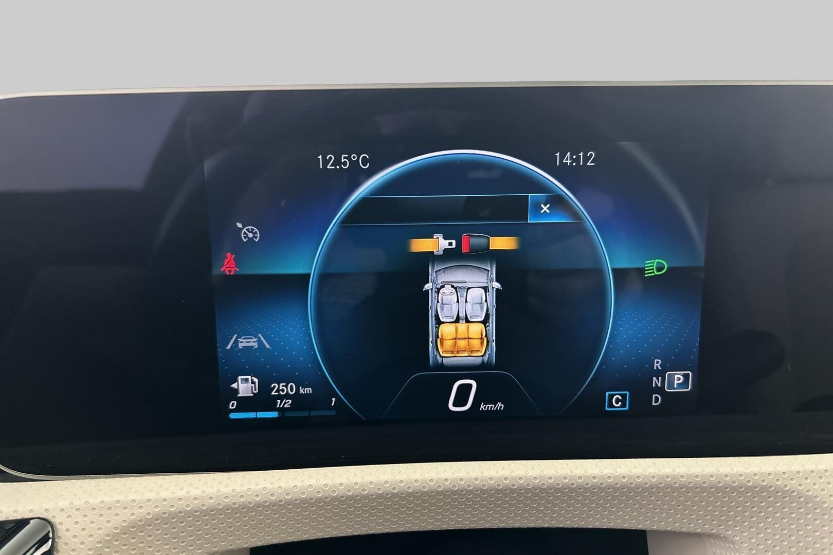 Mercedes-Benz CLA iso kuva 28