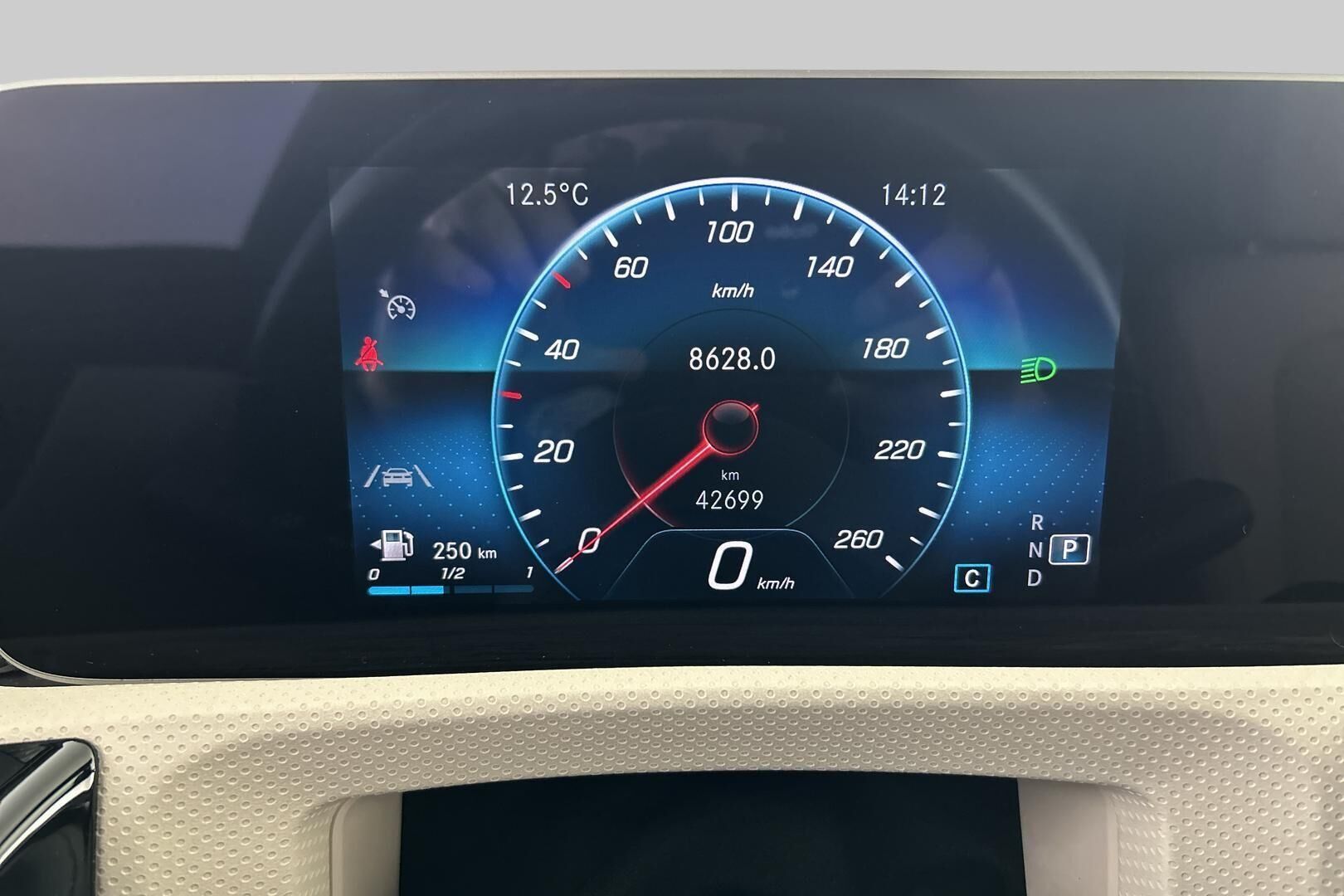 Mercedes-Benz CLA iso kuva 8