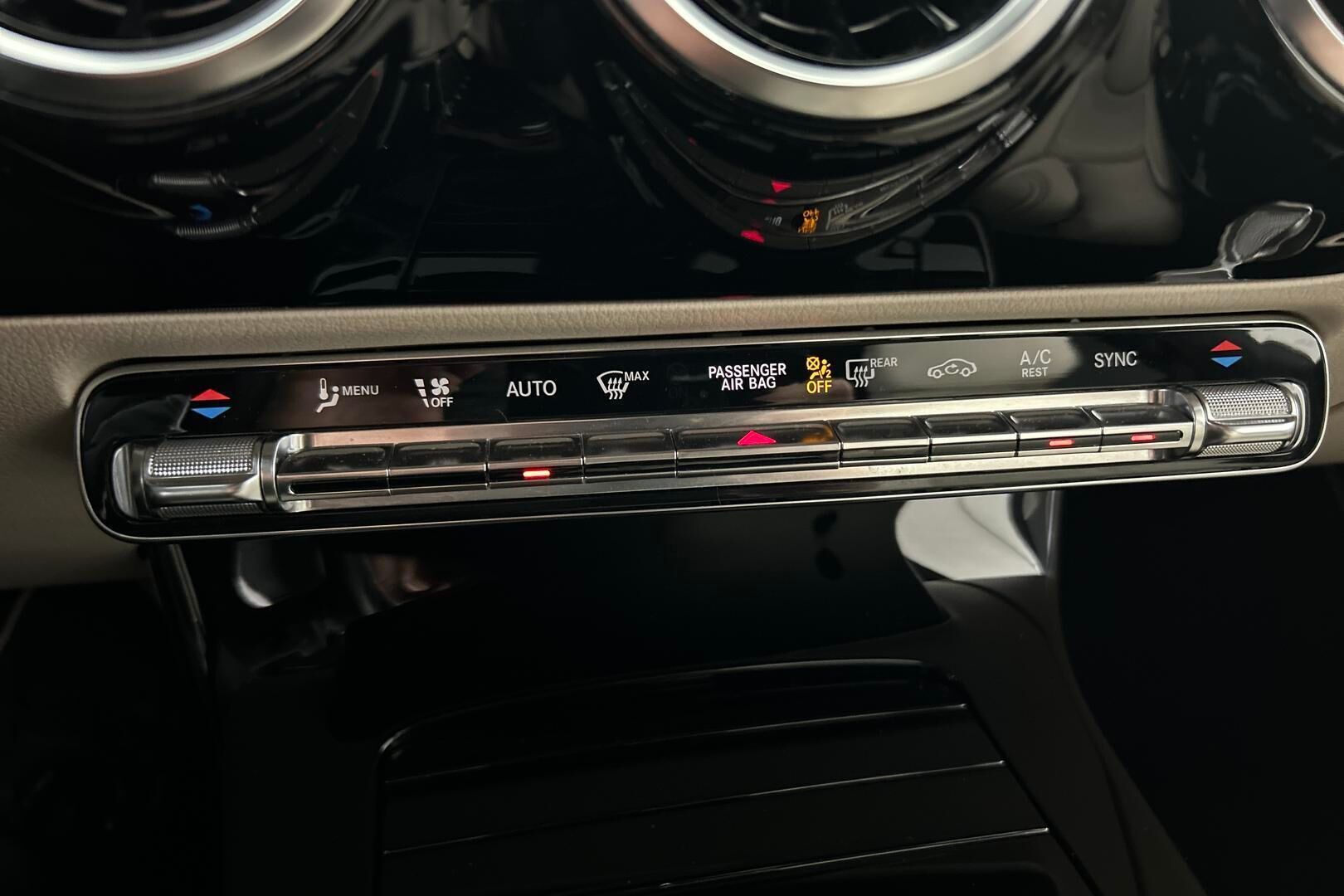 Mercedes-Benz CLA iso kuva 14