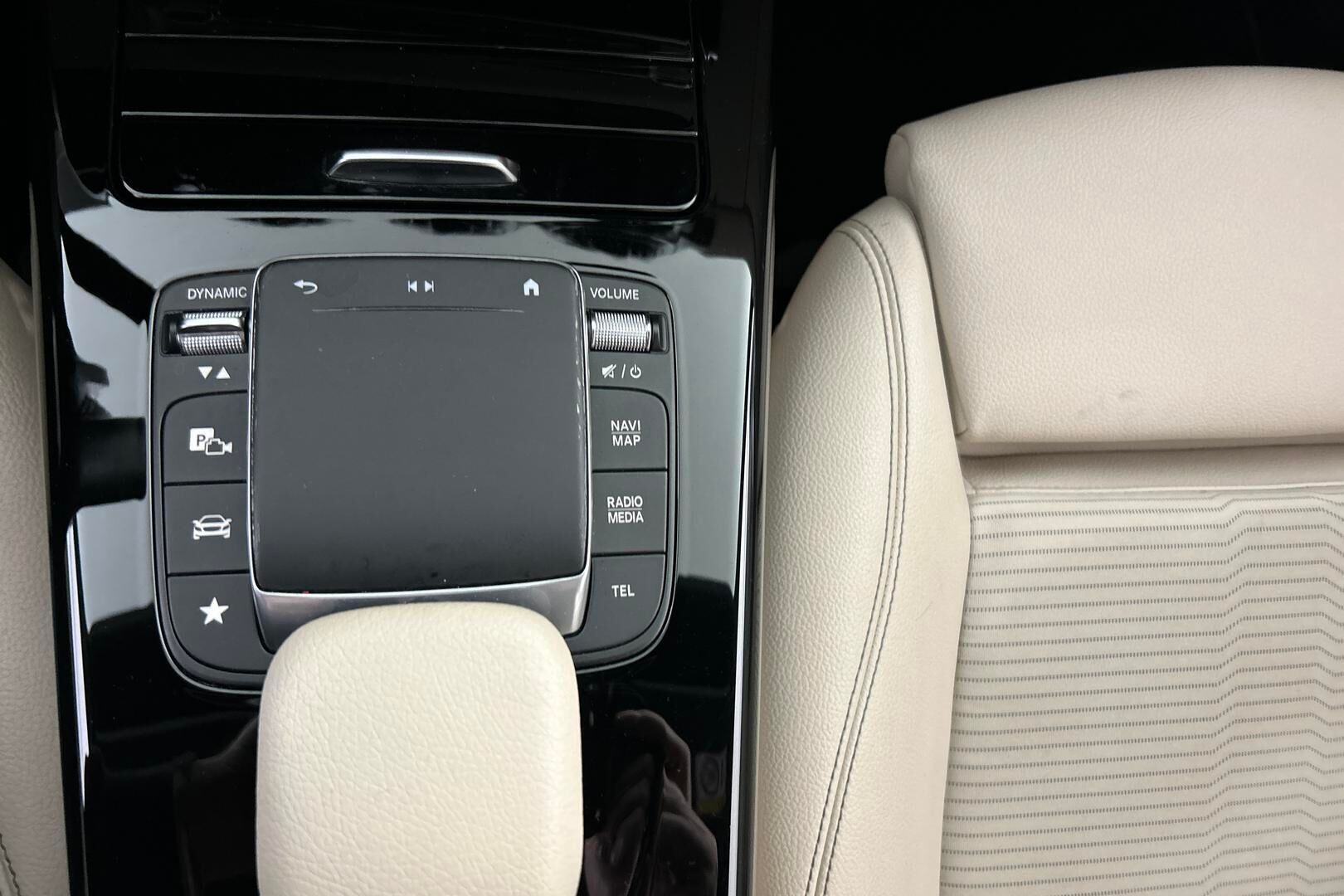 Mercedes-Benz CLA iso kuva 15