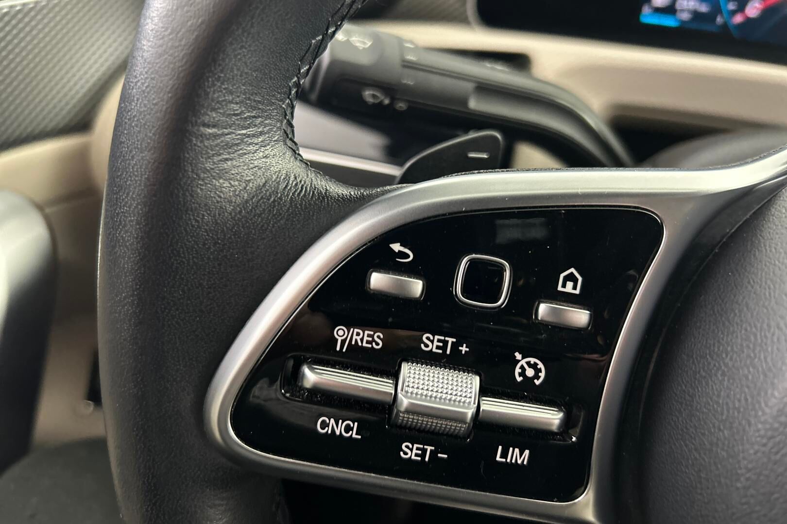 Mercedes-Benz CLA iso kuva 18