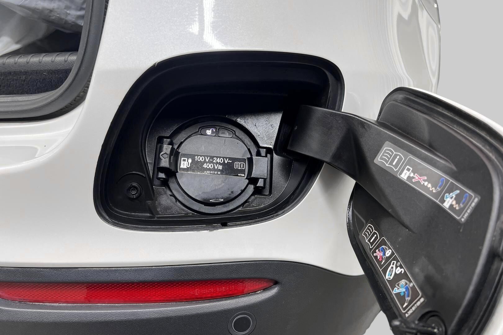 Mercedes-Benz GLC iso kuva 13