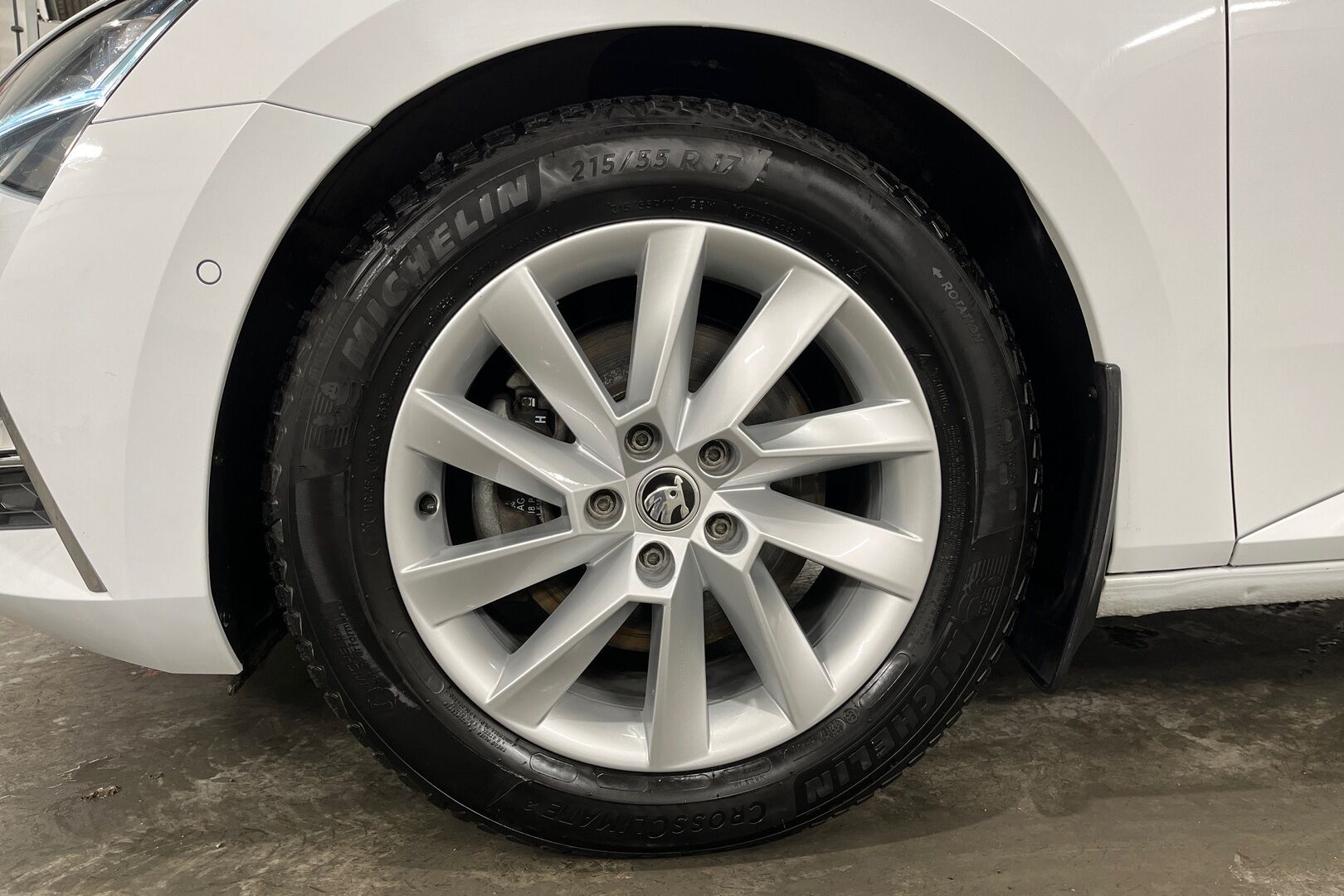 Skoda Superb iso kuva 10