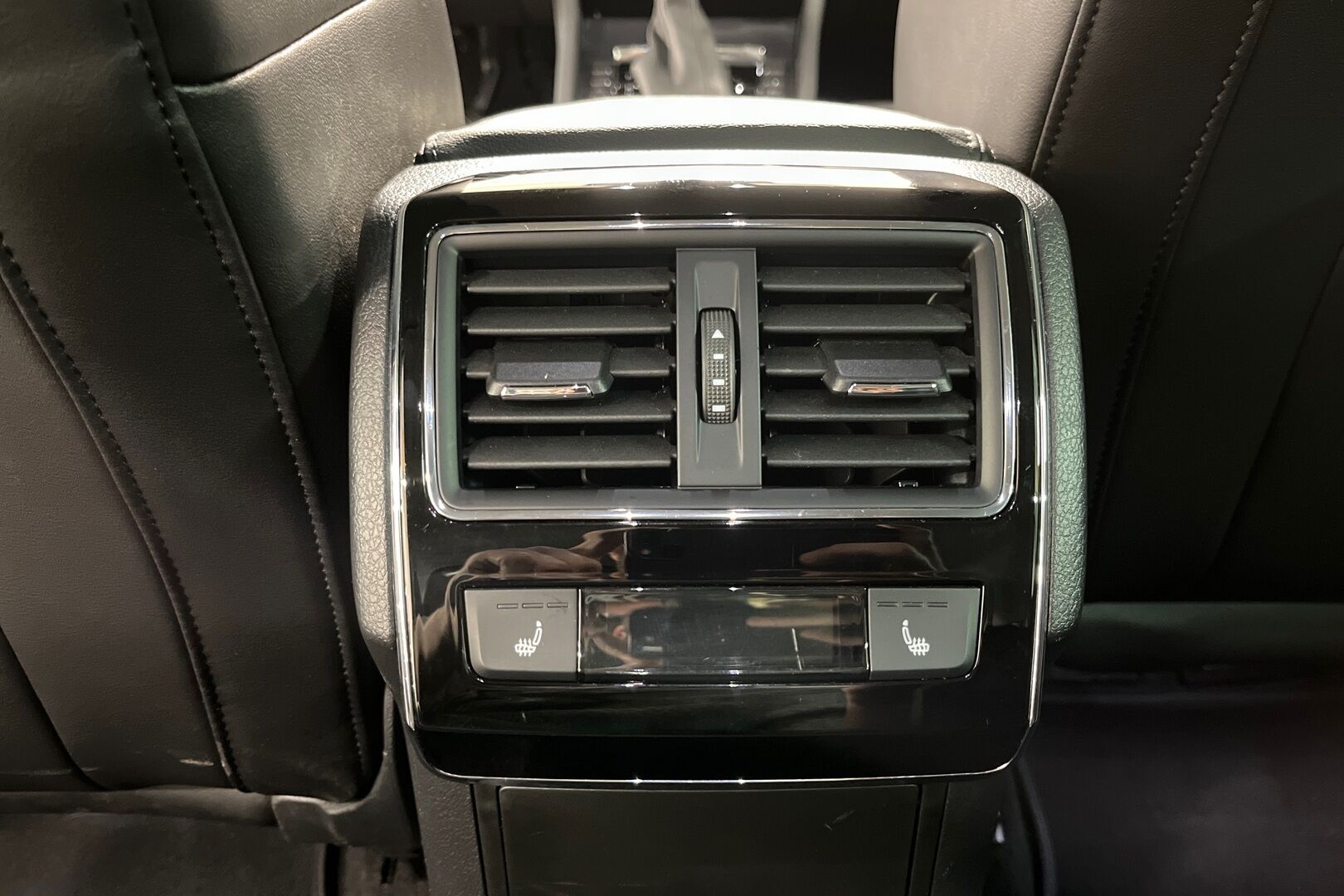 Skoda Superb iso kuva 11