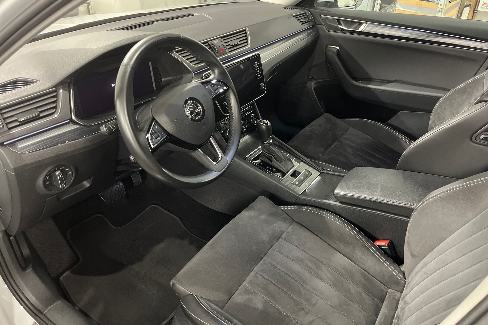 Skoda Superb iso kuva 6