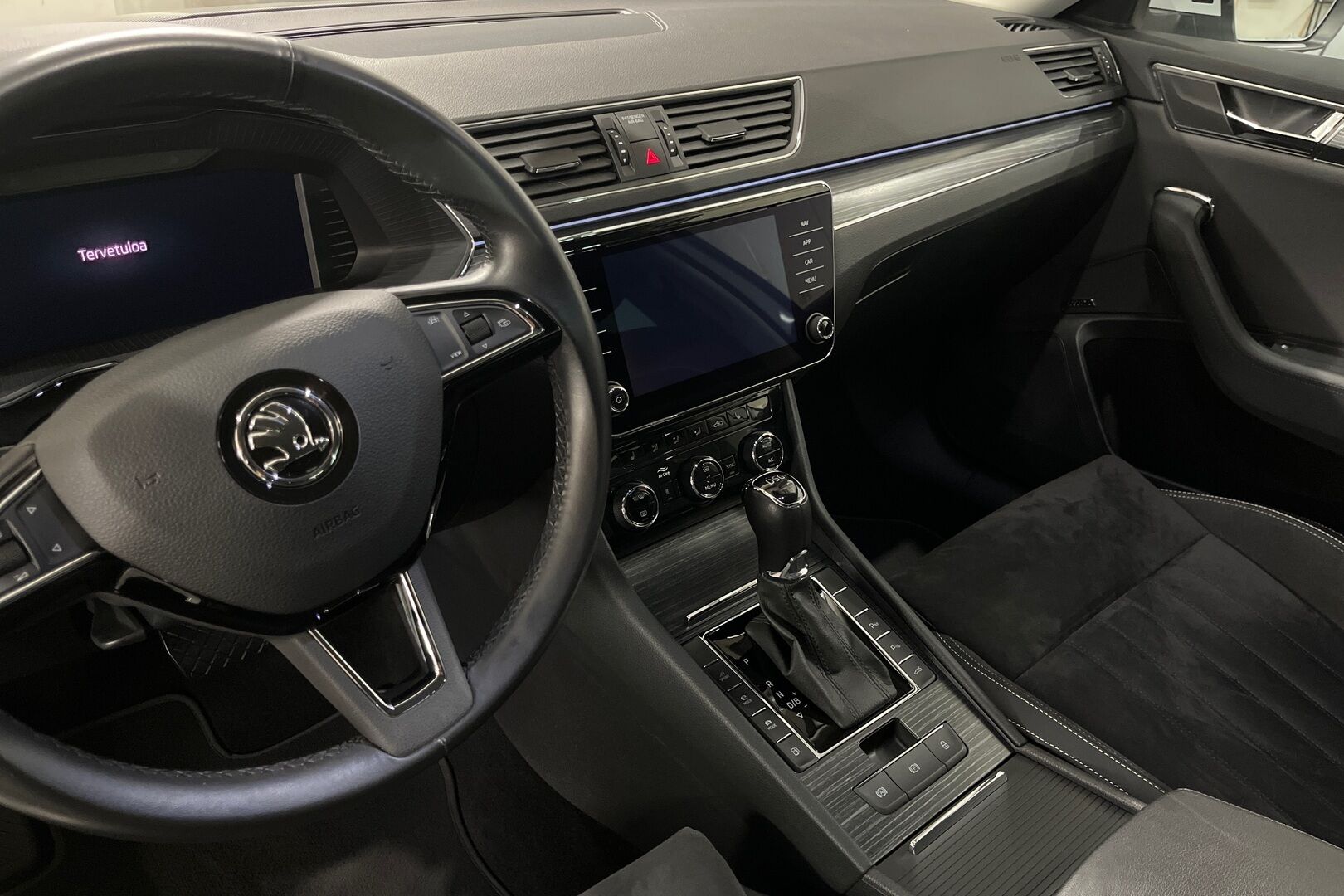 Skoda Superb iso kuva 7
