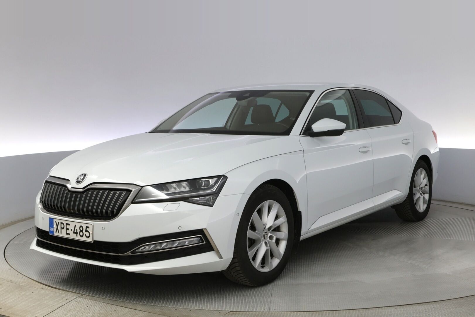 Skoda Superb iso kuva 0