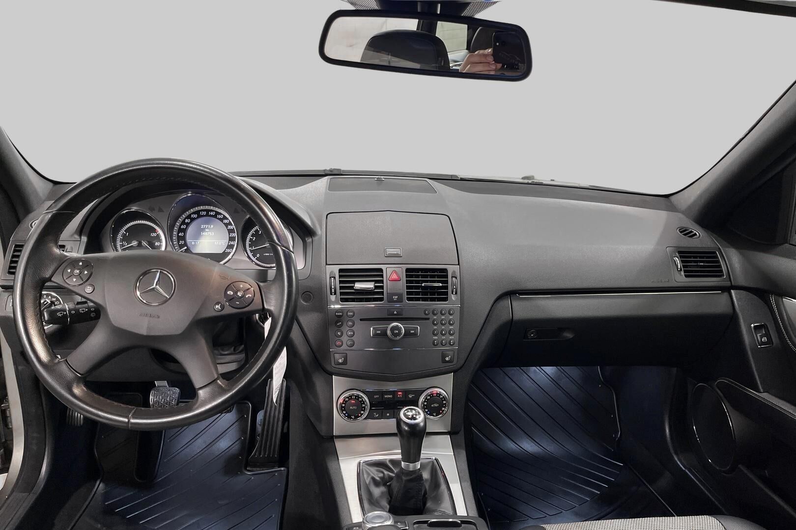 Mercedes-Benz C iso kuva 16