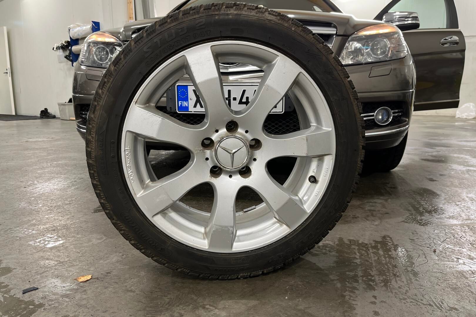 Mercedes-Benz C iso kuva 7