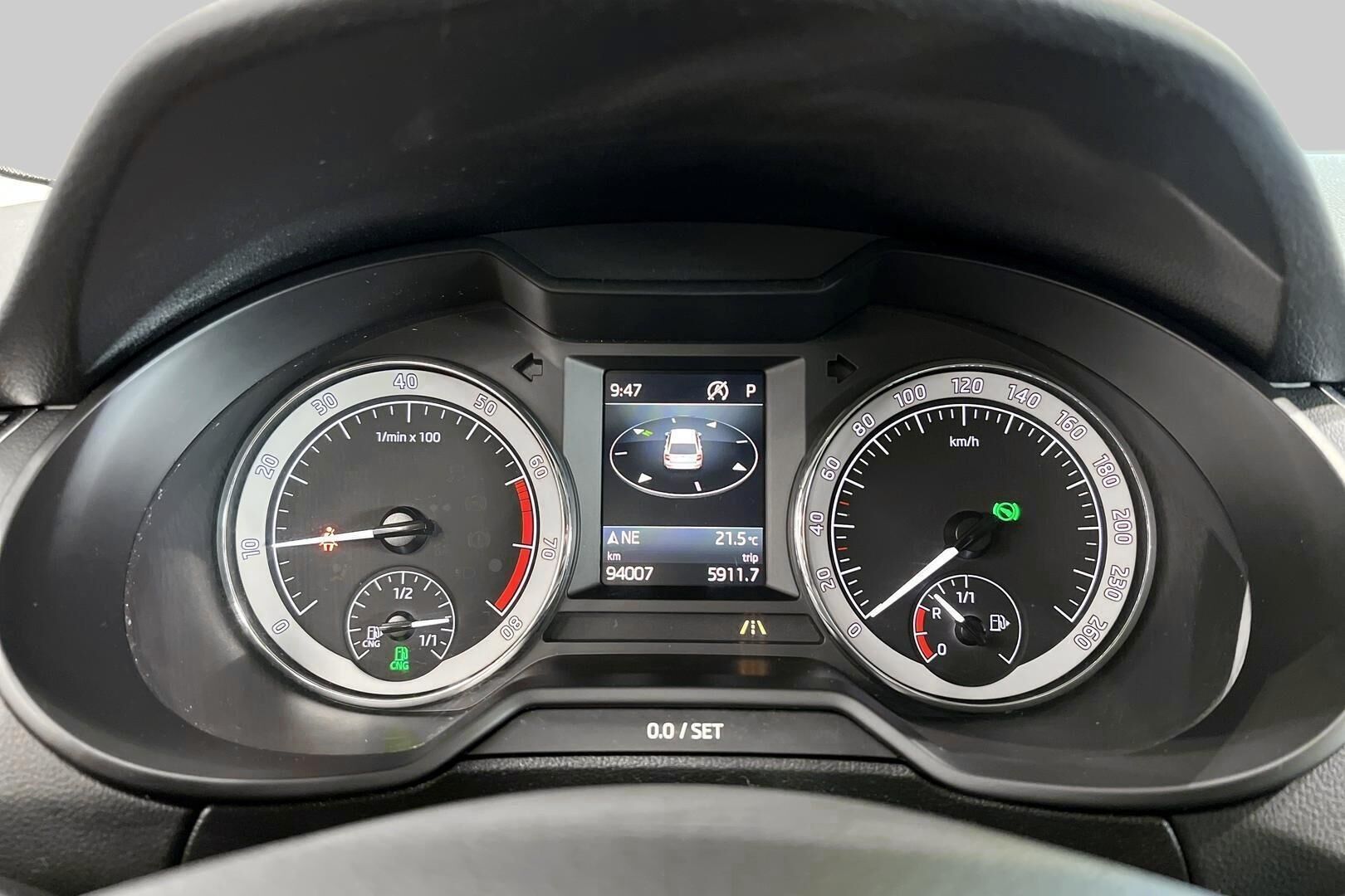 Skoda Octavia iso kuva 14