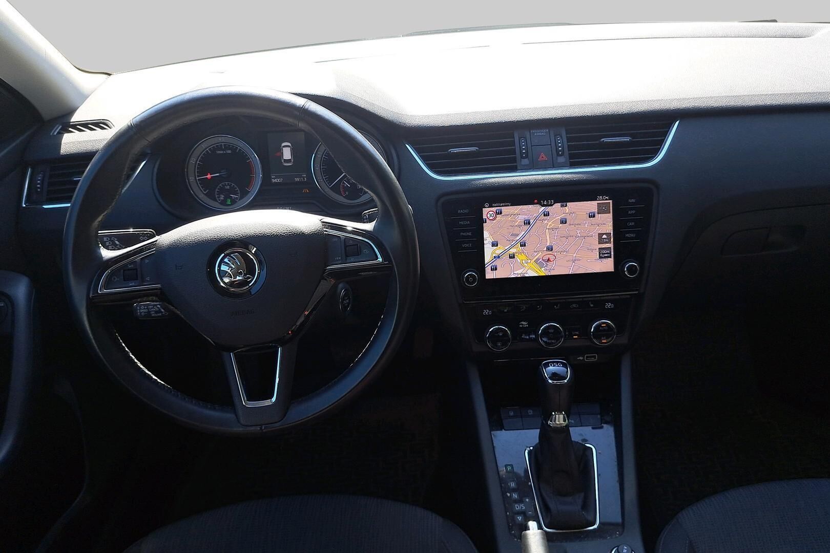 Skoda Octavia iso kuva 2