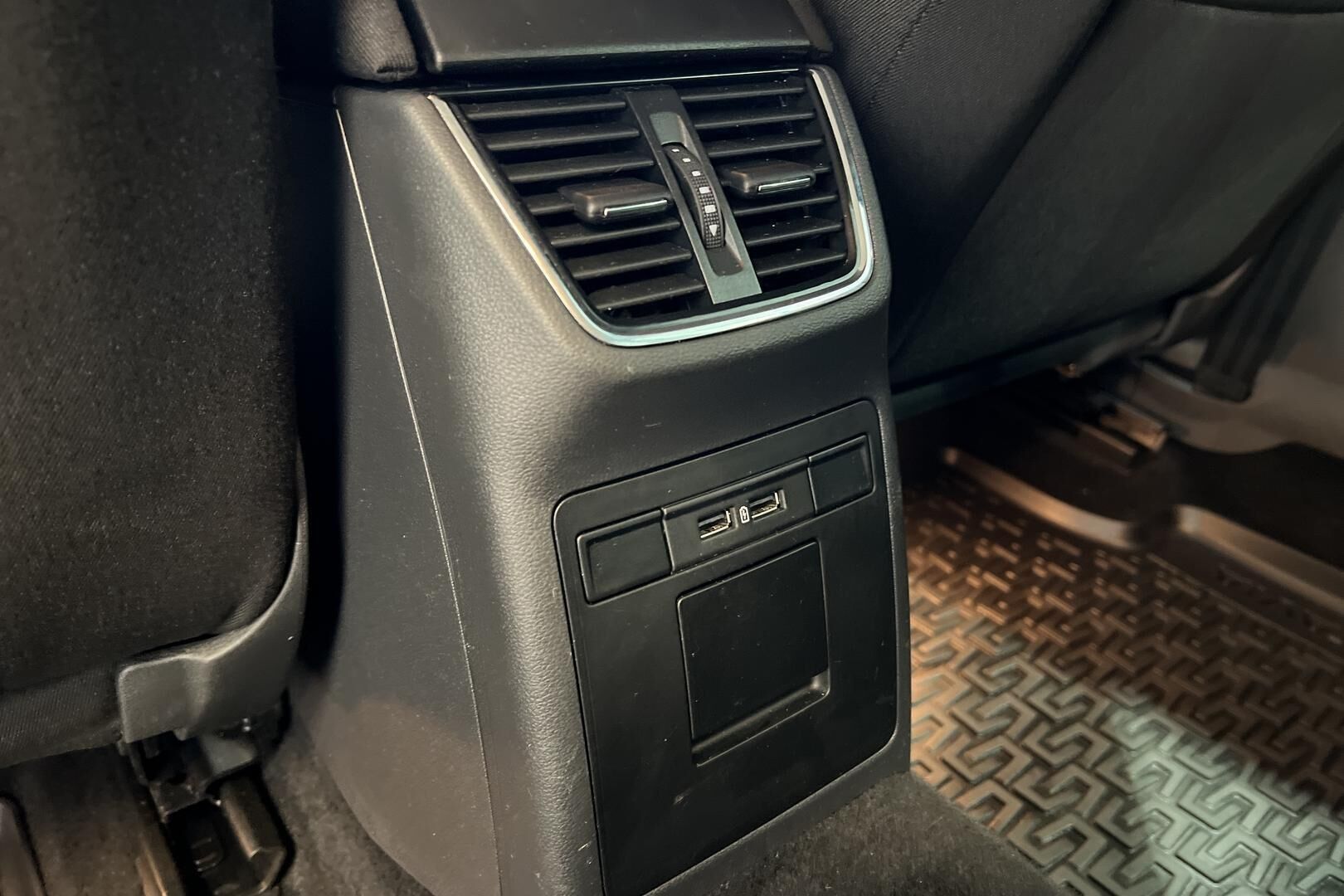 Skoda Octavia iso kuva 24