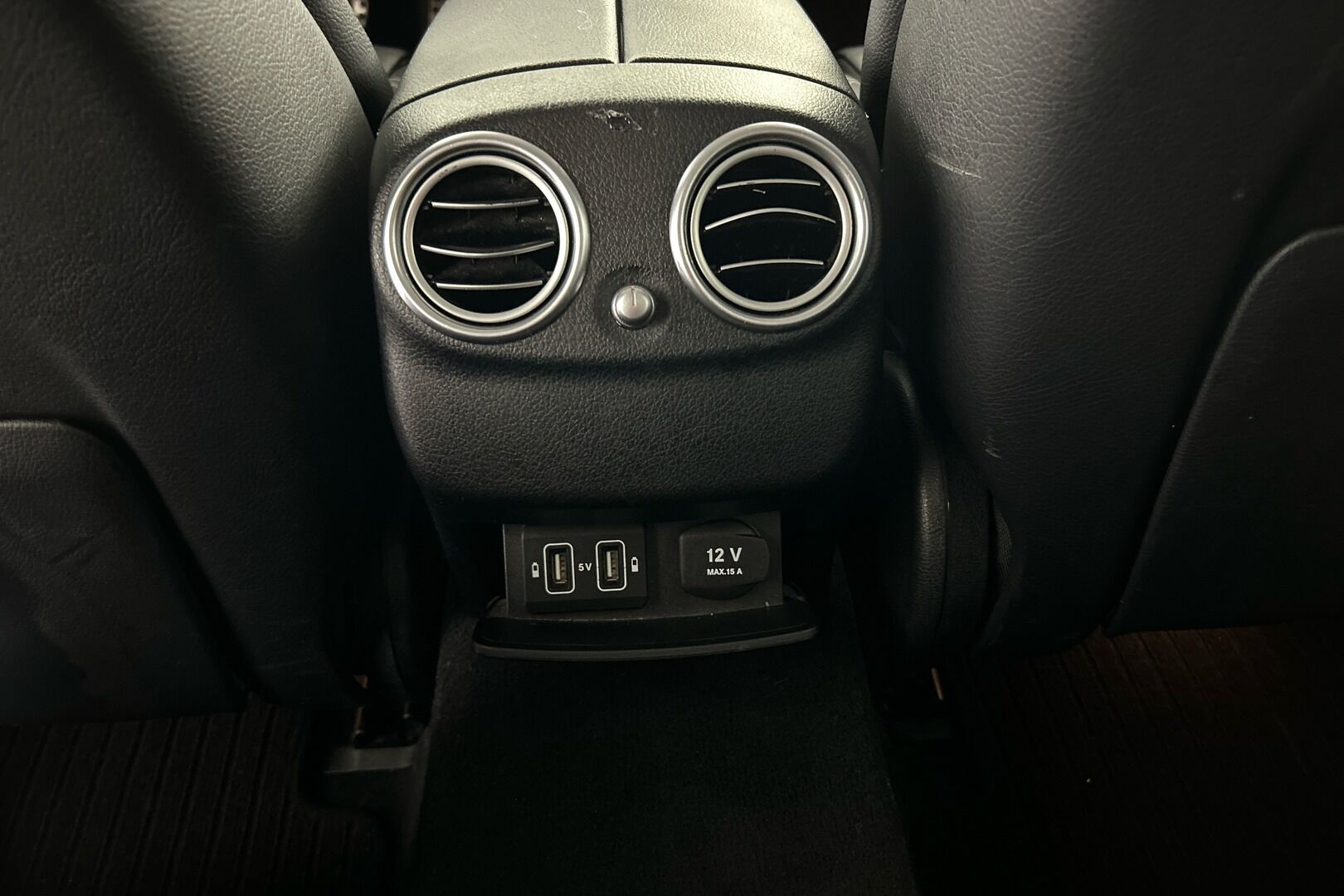 Mercedes-Benz E iso kuva 11