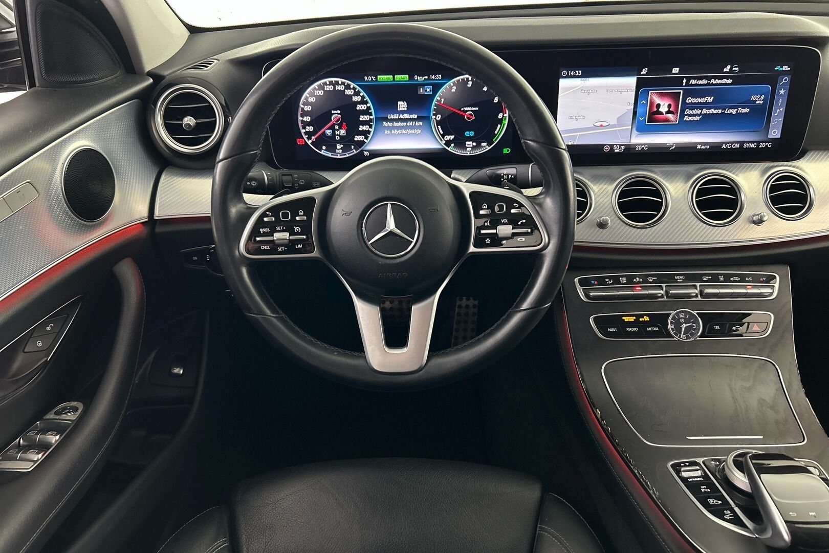 Mercedes-Benz E iso kuva 14