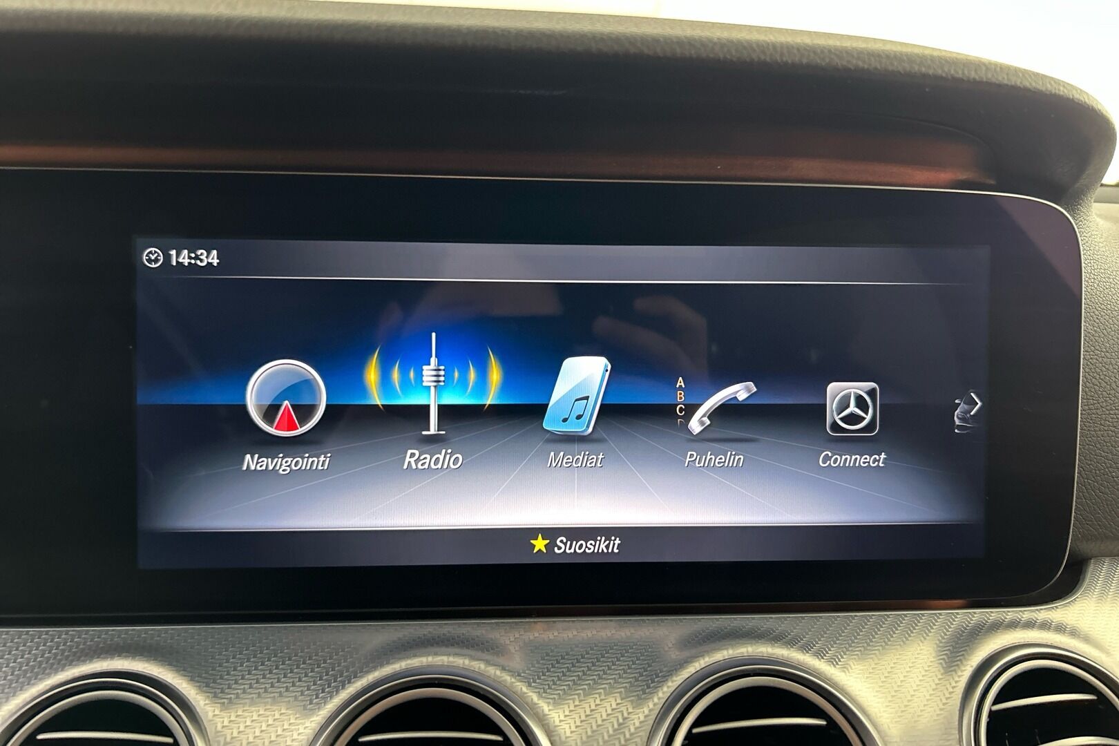 Mercedes-Benz E iso kuva 16