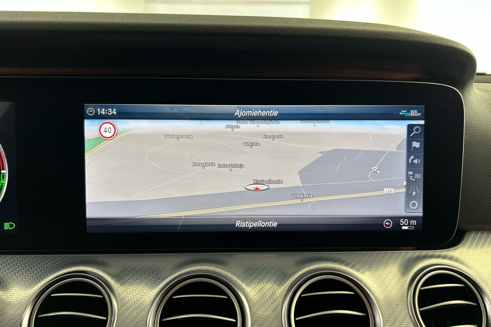 Mercedes-Benz E iso kuva 19