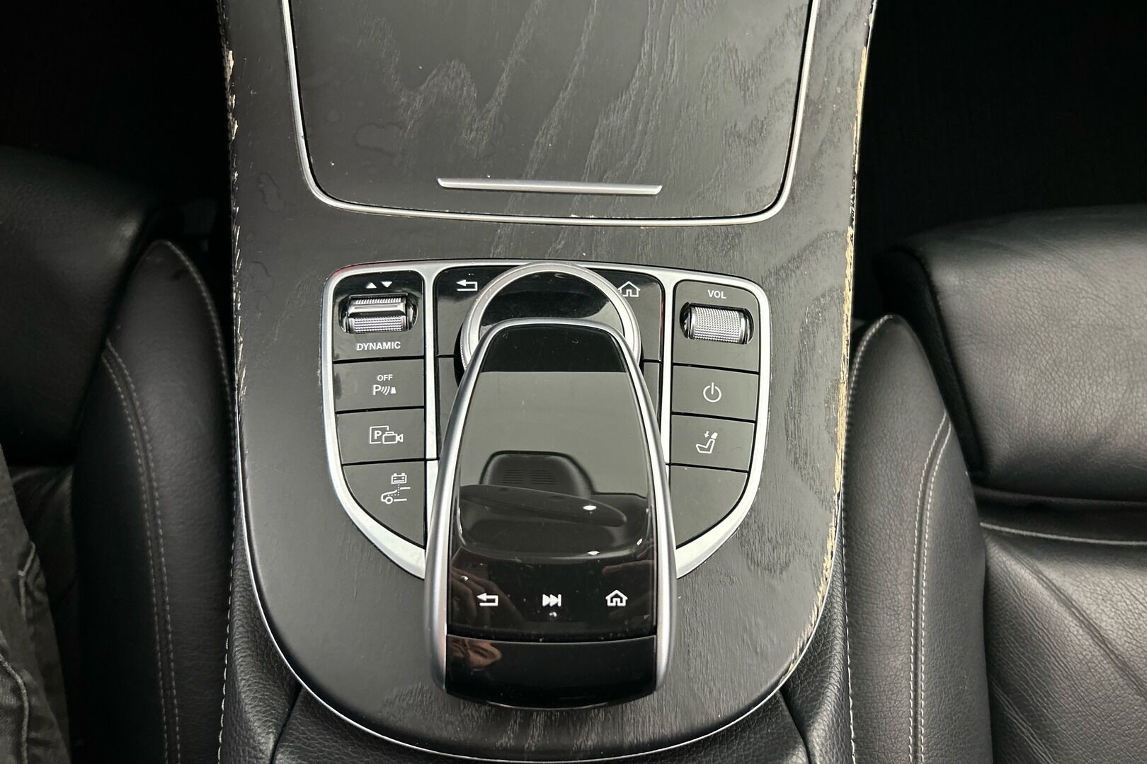 Mercedes-Benz E iso kuva 20