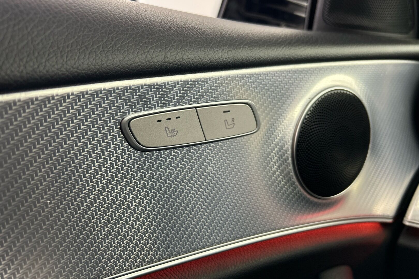 Mercedes-Benz E iso kuva 29