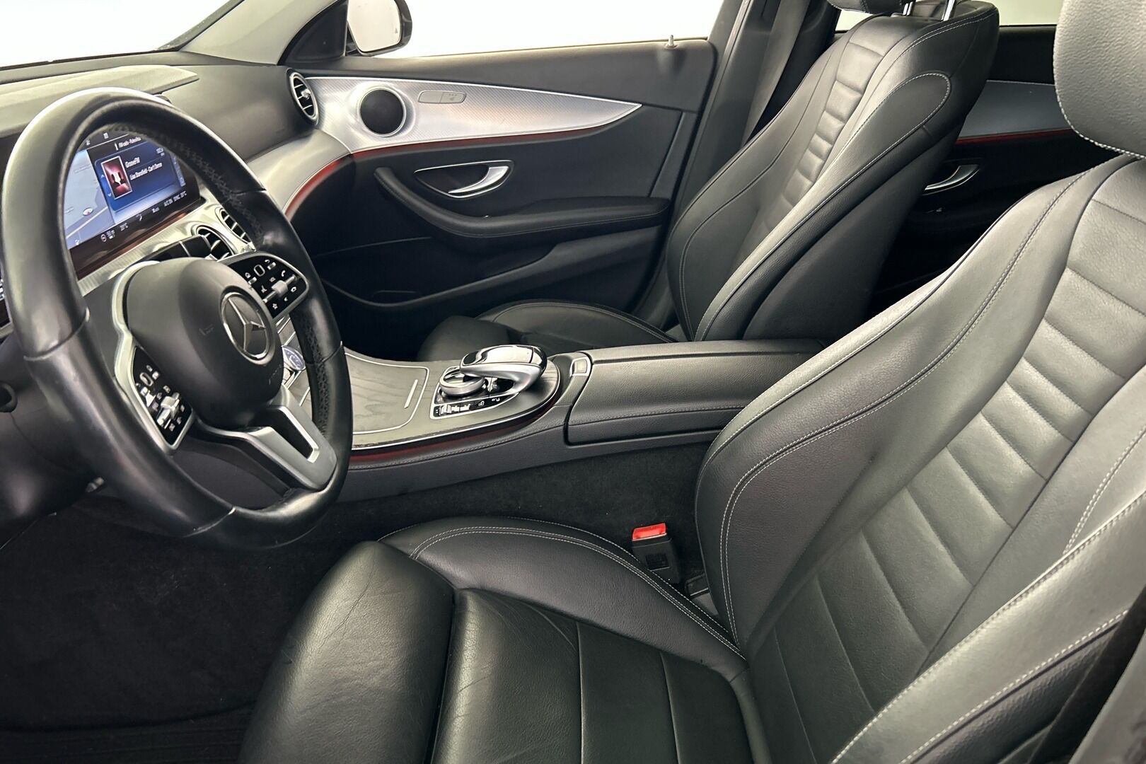 Mercedes-Benz E iso kuva 5