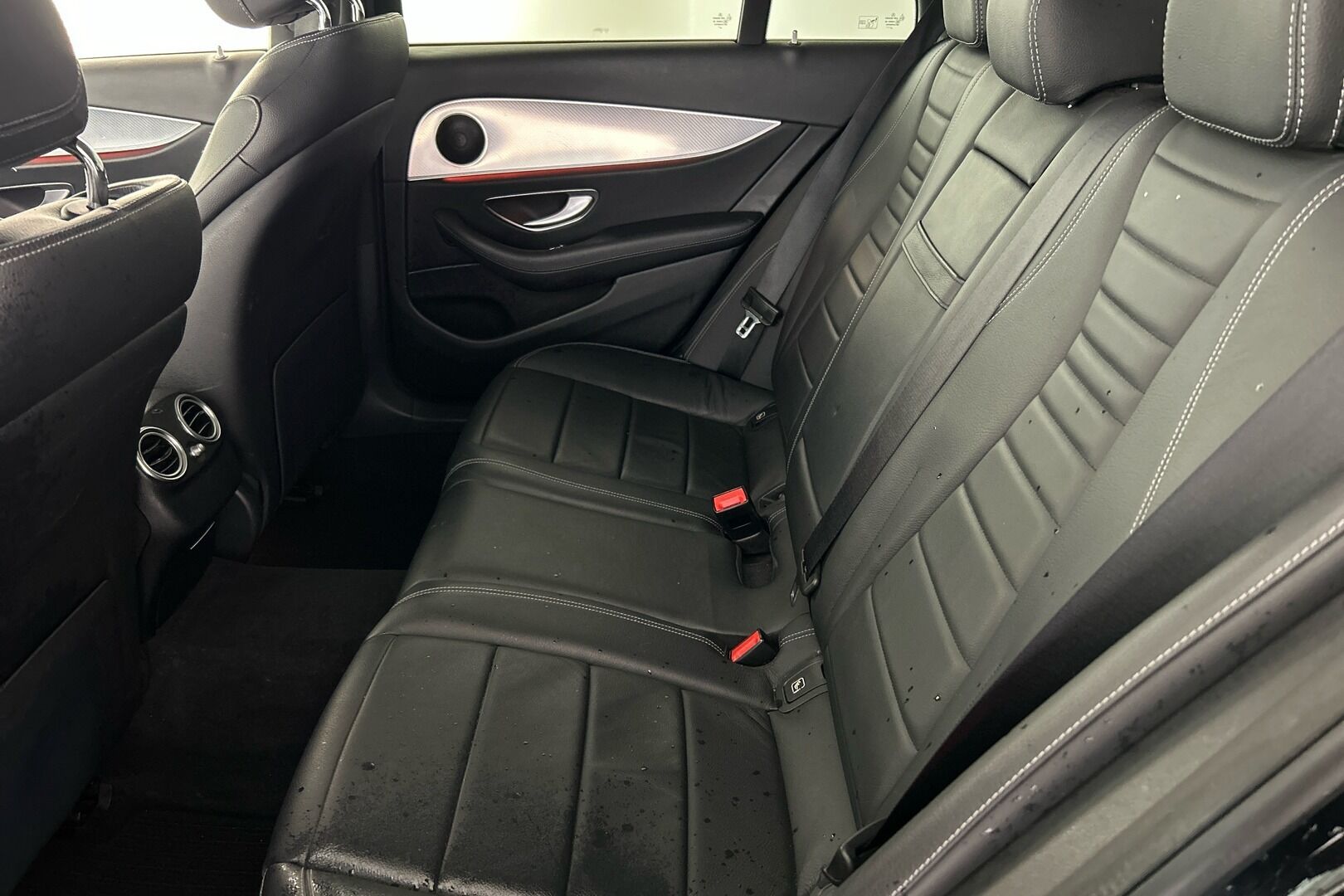 Mercedes-Benz E iso kuva 7