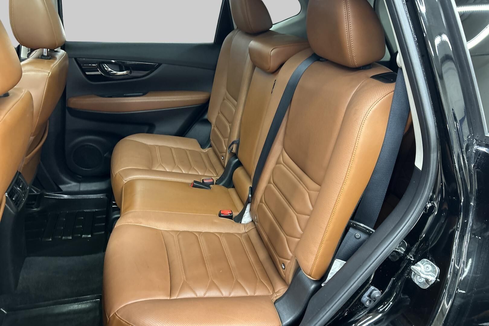 Nissan X-Trail iso kuva 17