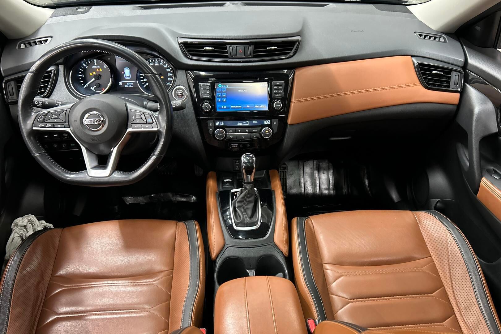 Nissan X-Trail iso kuva 18