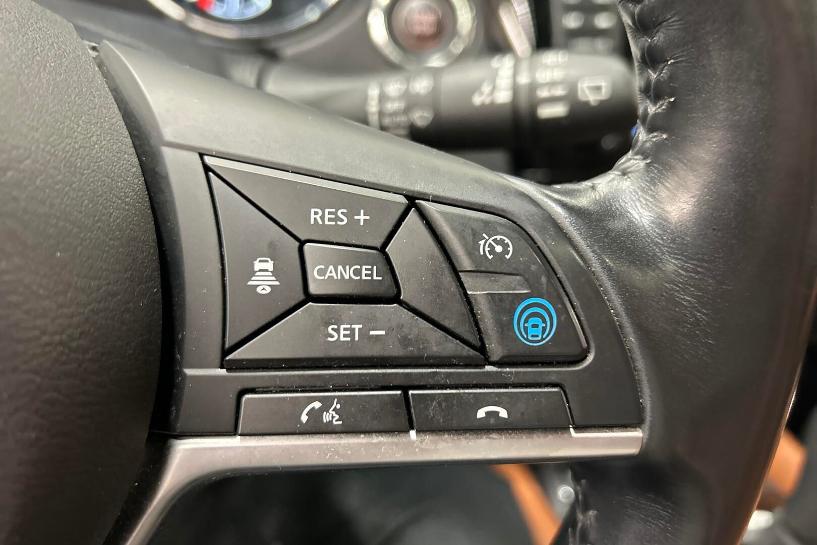 Nissan X-Trail iso kuva 22