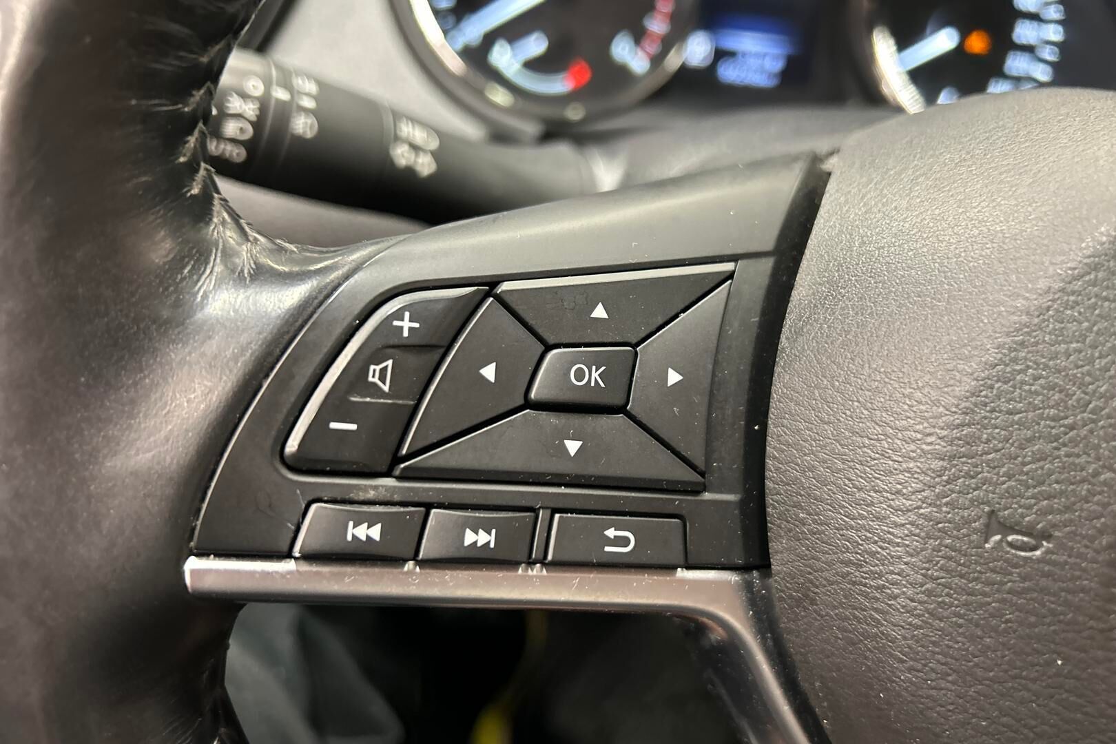 Nissan X-Trail iso kuva 7