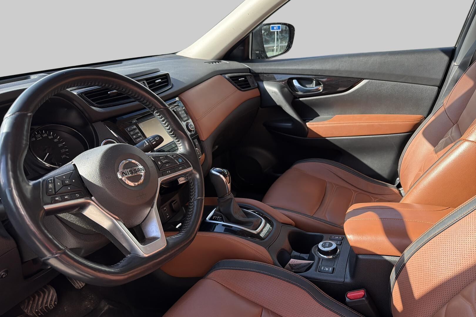 Nissan X-Trail iso kuva 2