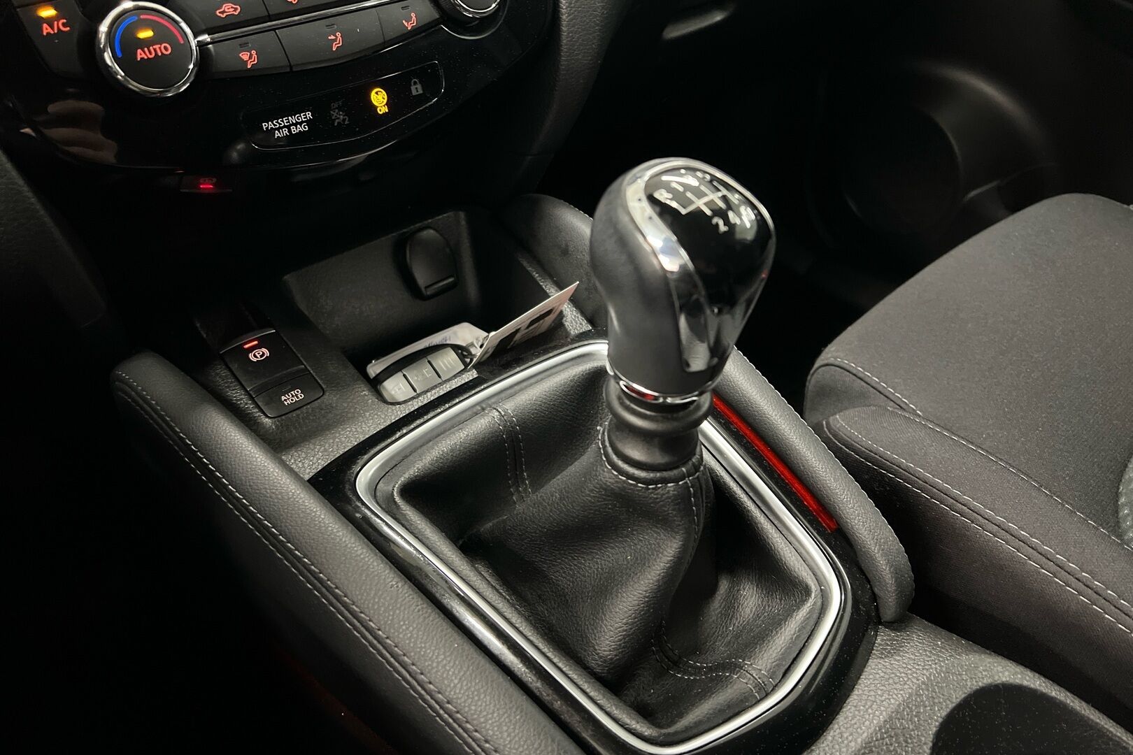 Nissan Qashqai iso kuva 10