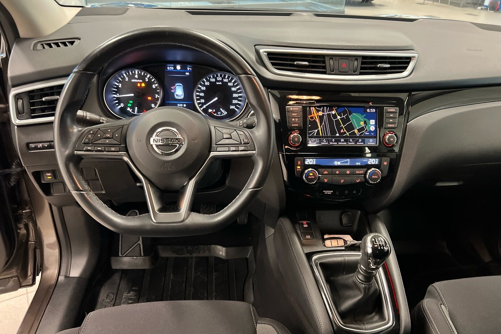 Nissan Qashqai iso kuva 16
