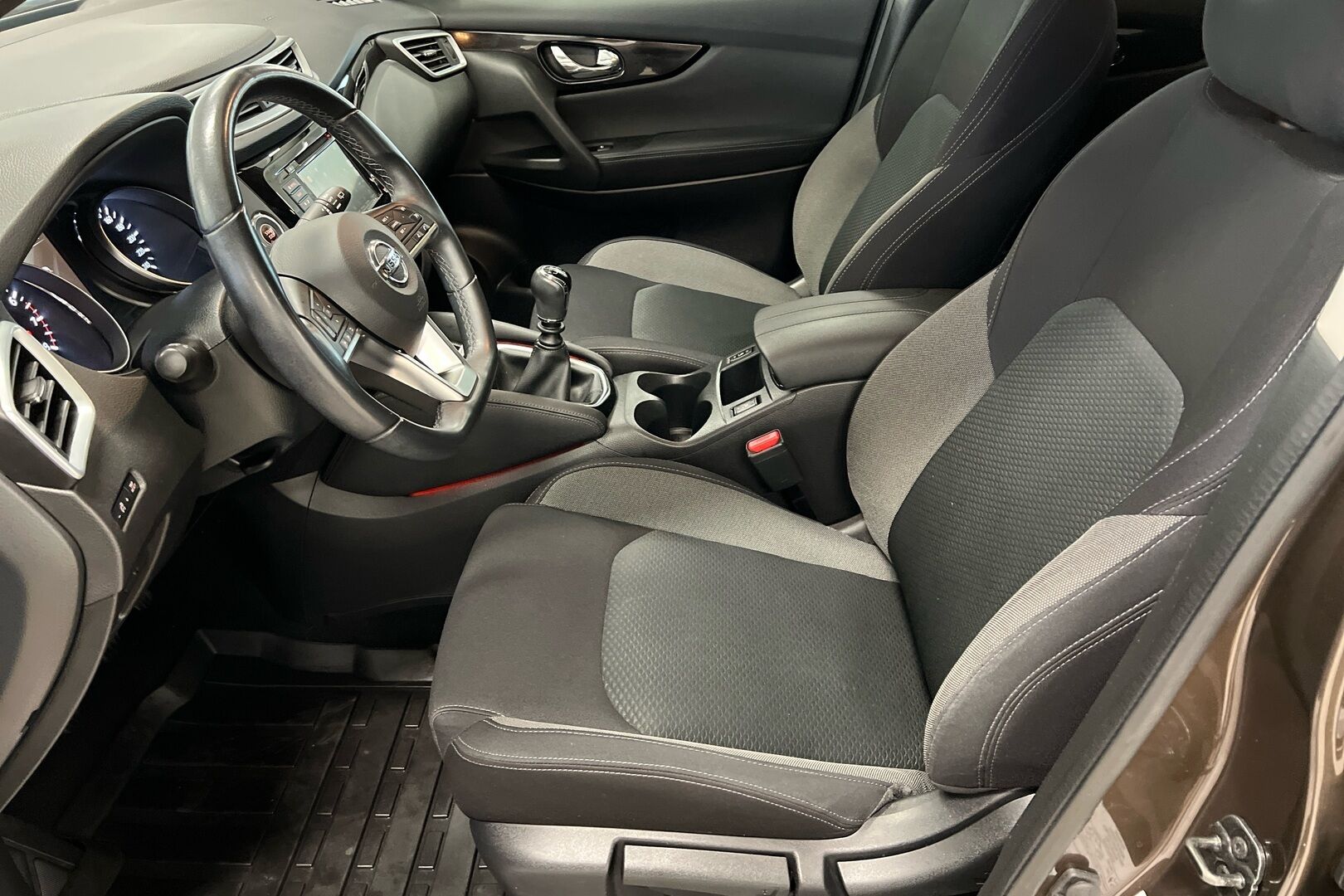 Nissan Qashqai iso kuva 21