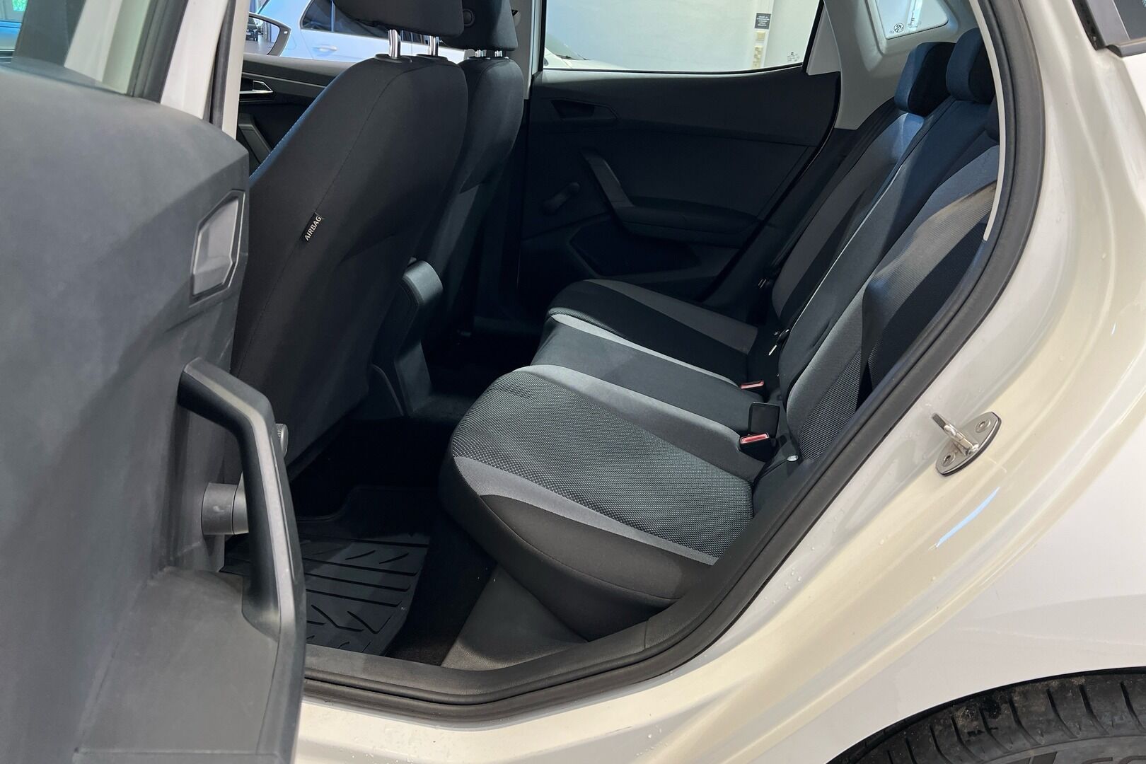 Seat Ibiza iso kuva 10
