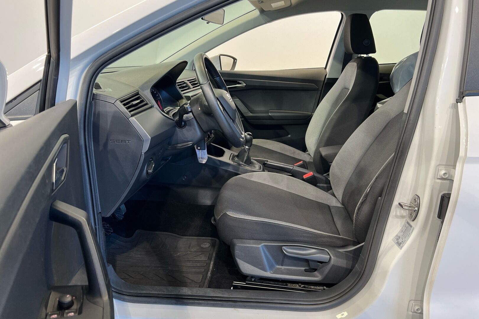 Seat Ibiza iso kuva 9