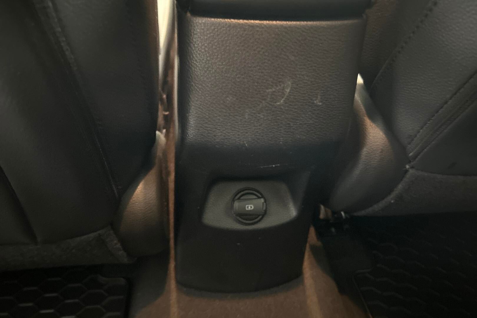 Kia Stonic iso kuva 21