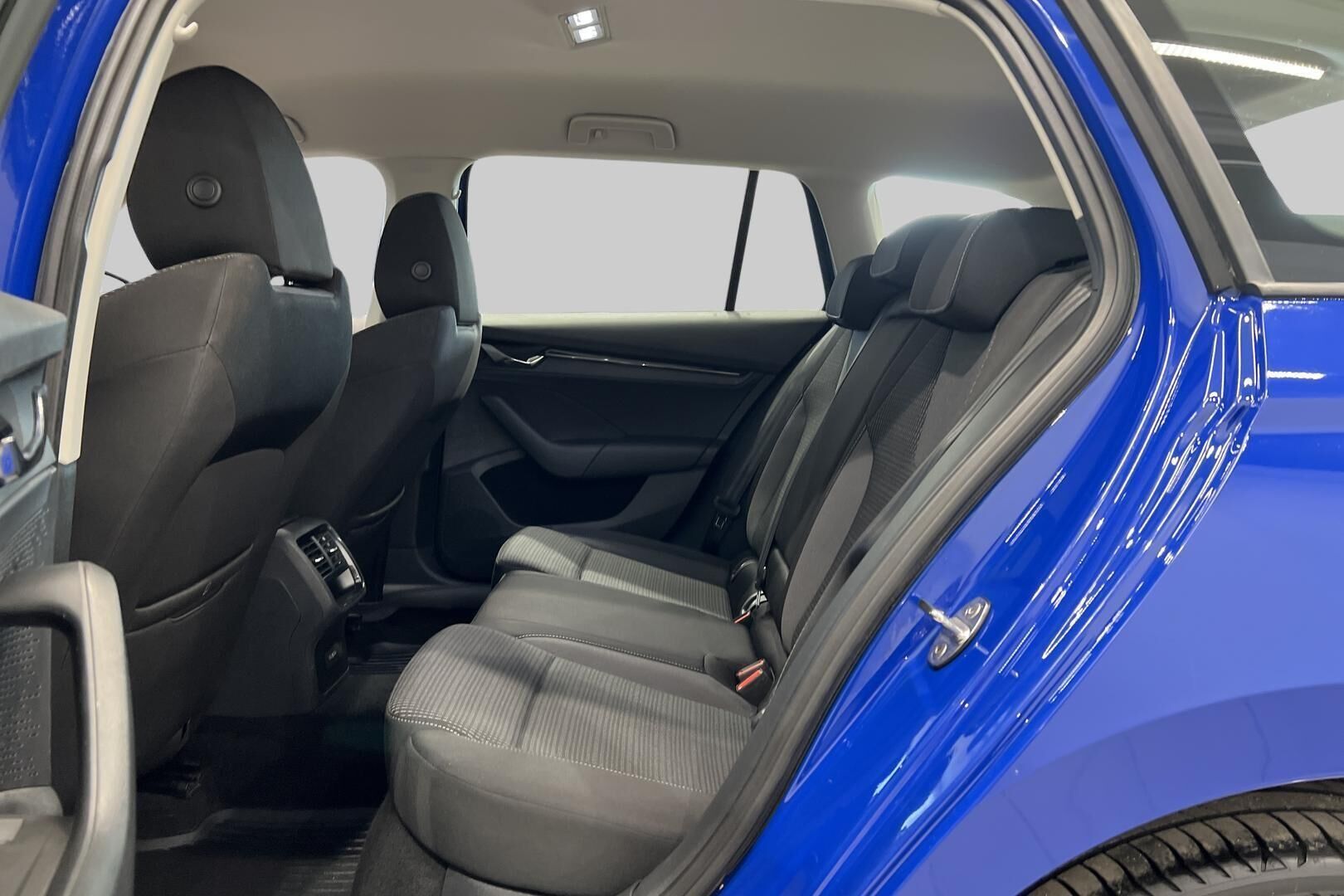 Skoda Octavia iso kuva 10