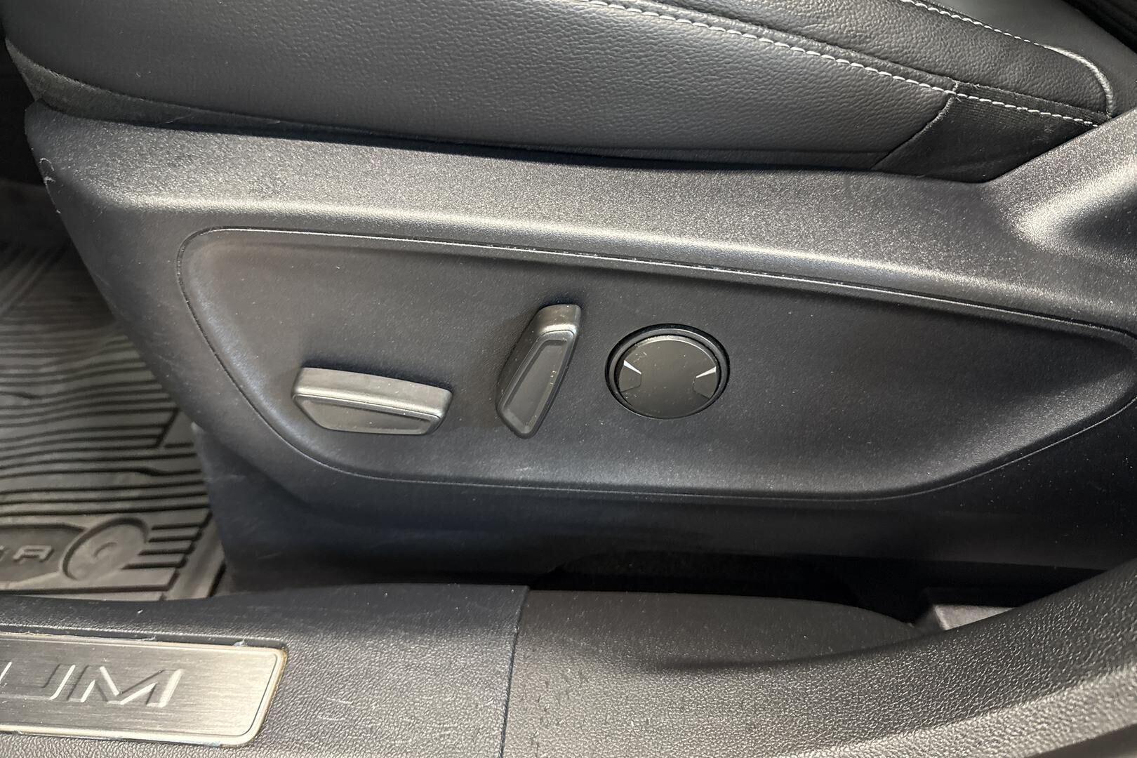 Ford Kuga iso kuva 16