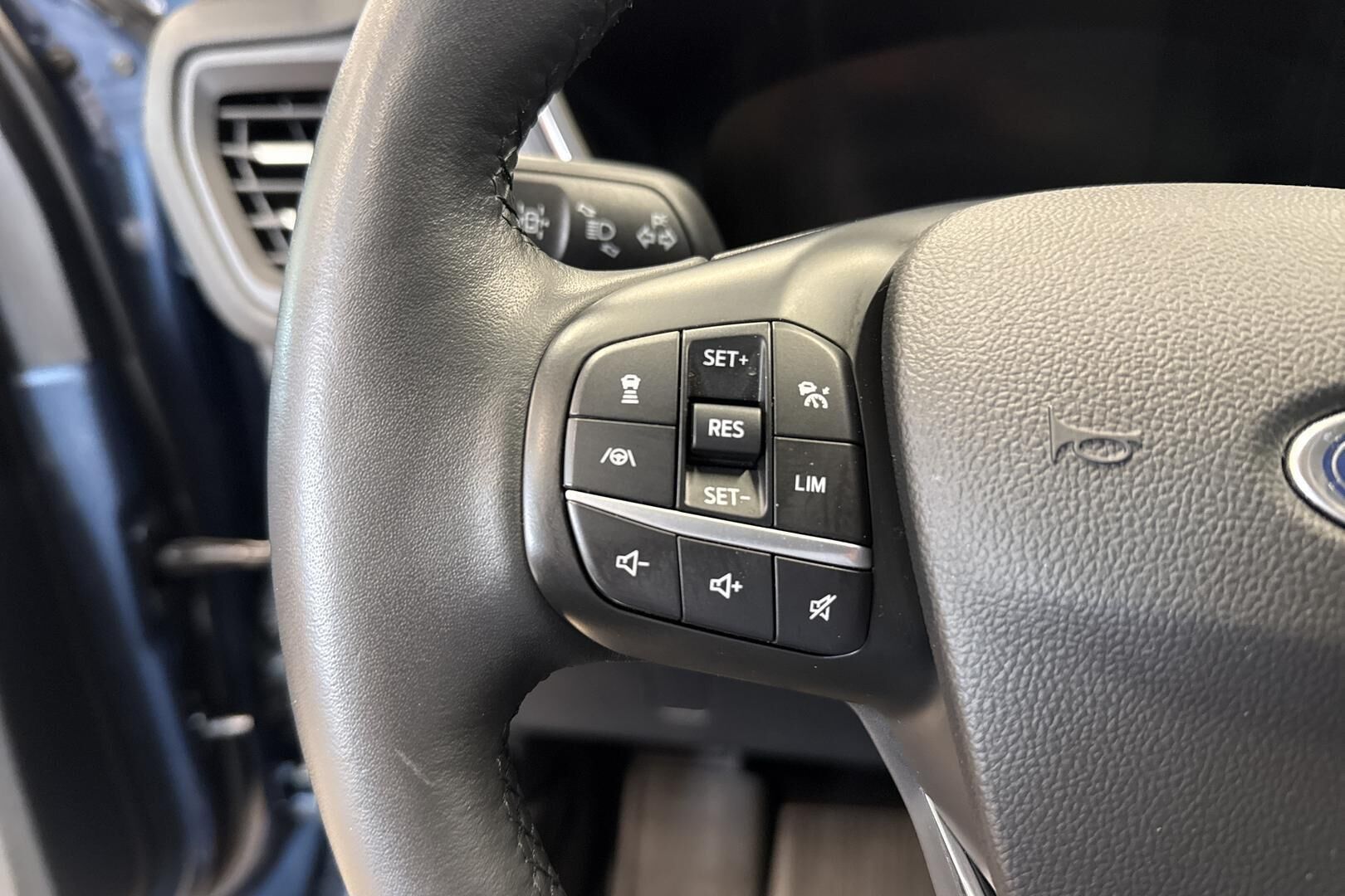 Ford Kuga iso kuva 18