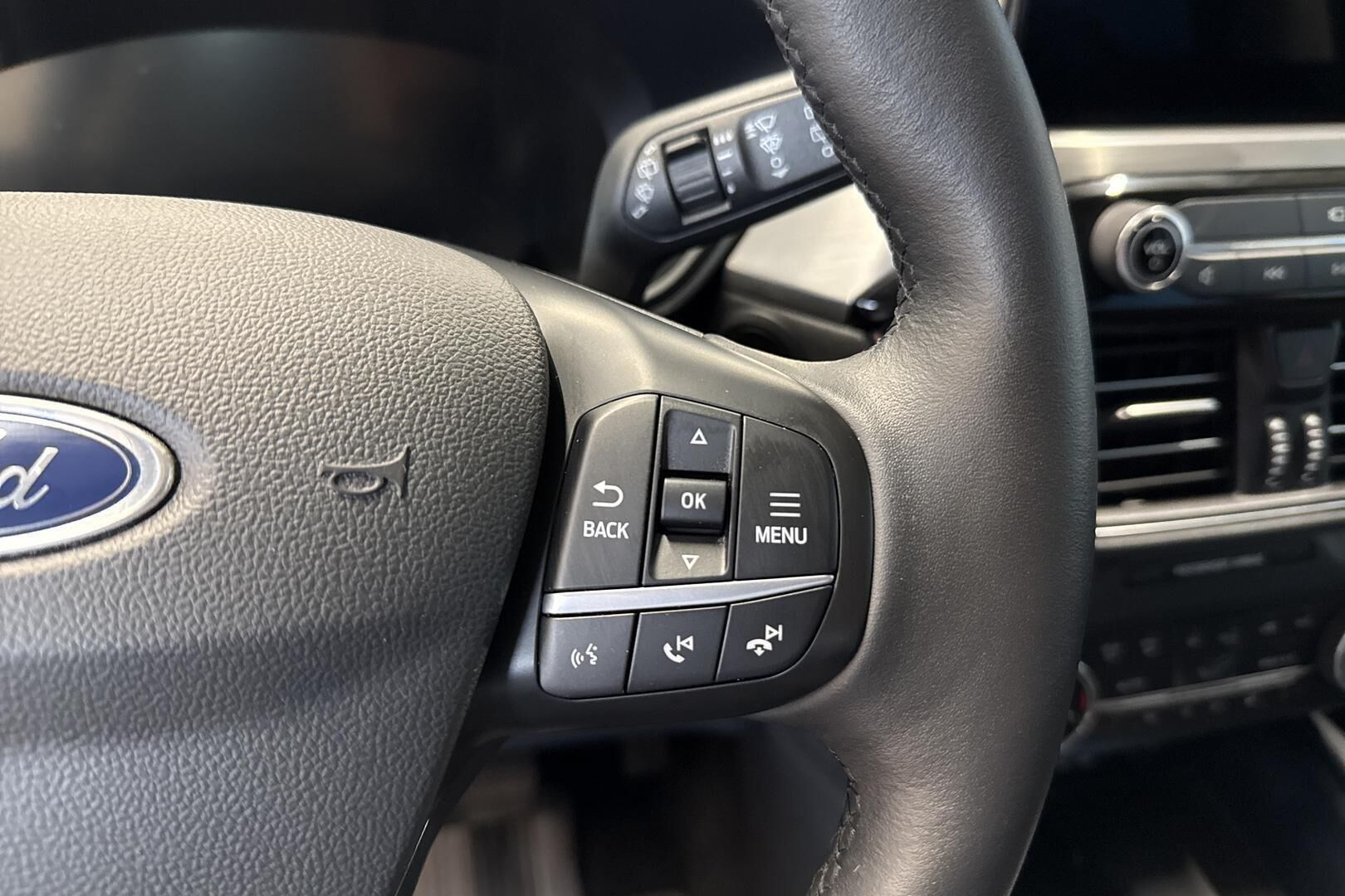 Ford Kuga iso kuva 19