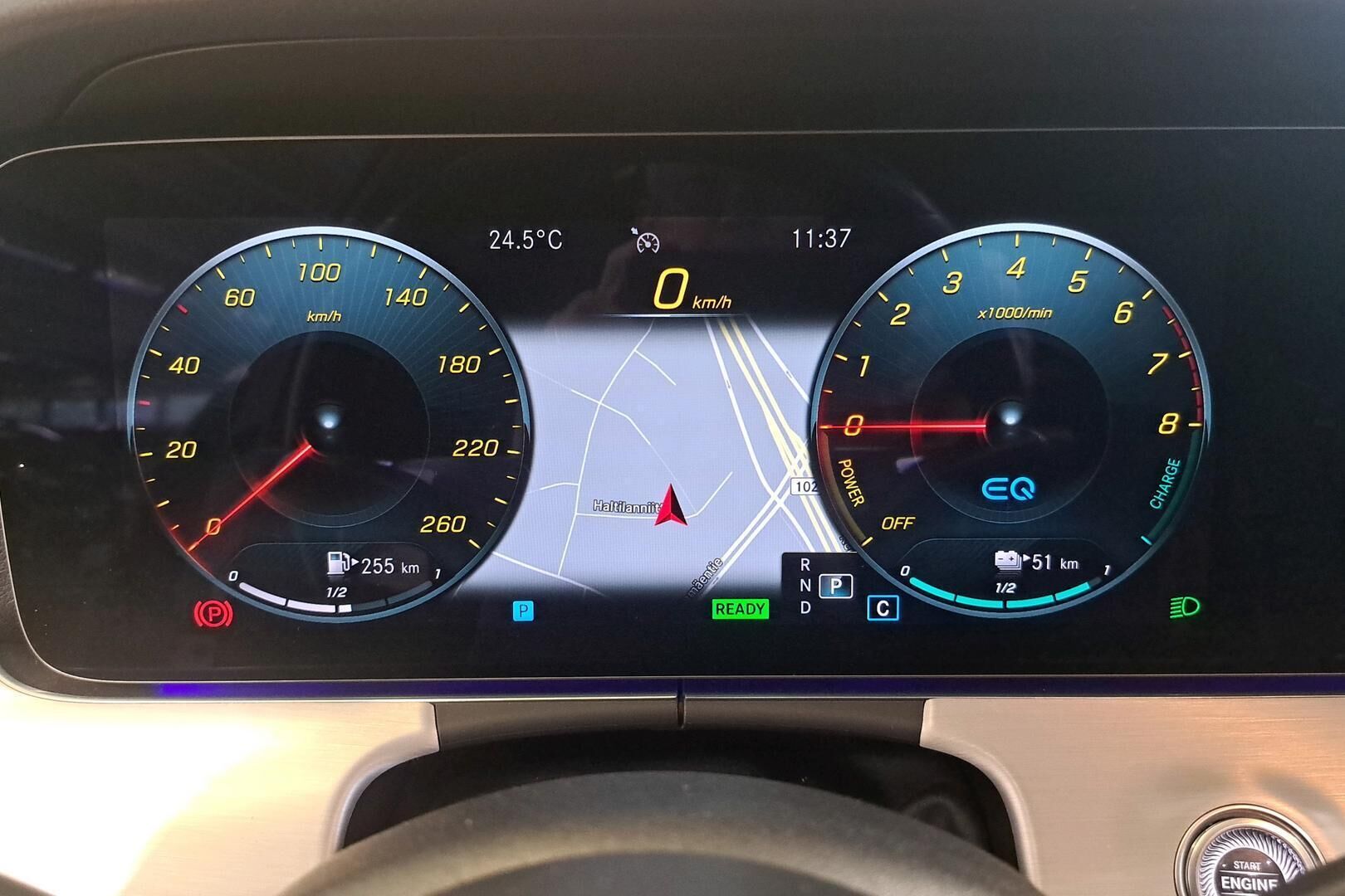 Mercedes-Benz E iso kuva 13