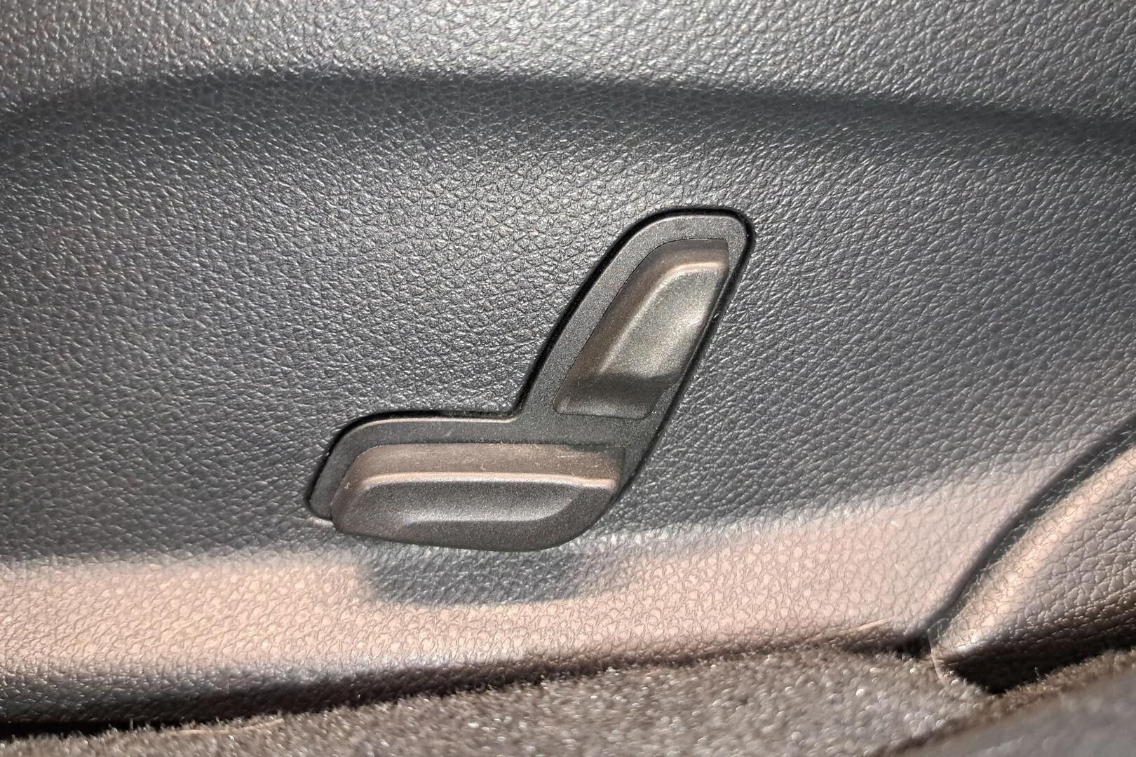 Mercedes-Benz E iso kuva 16