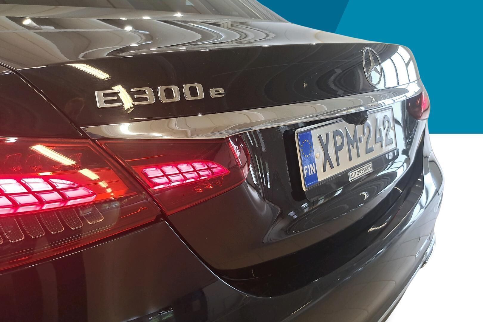 Mercedes-Benz E iso kuva 20