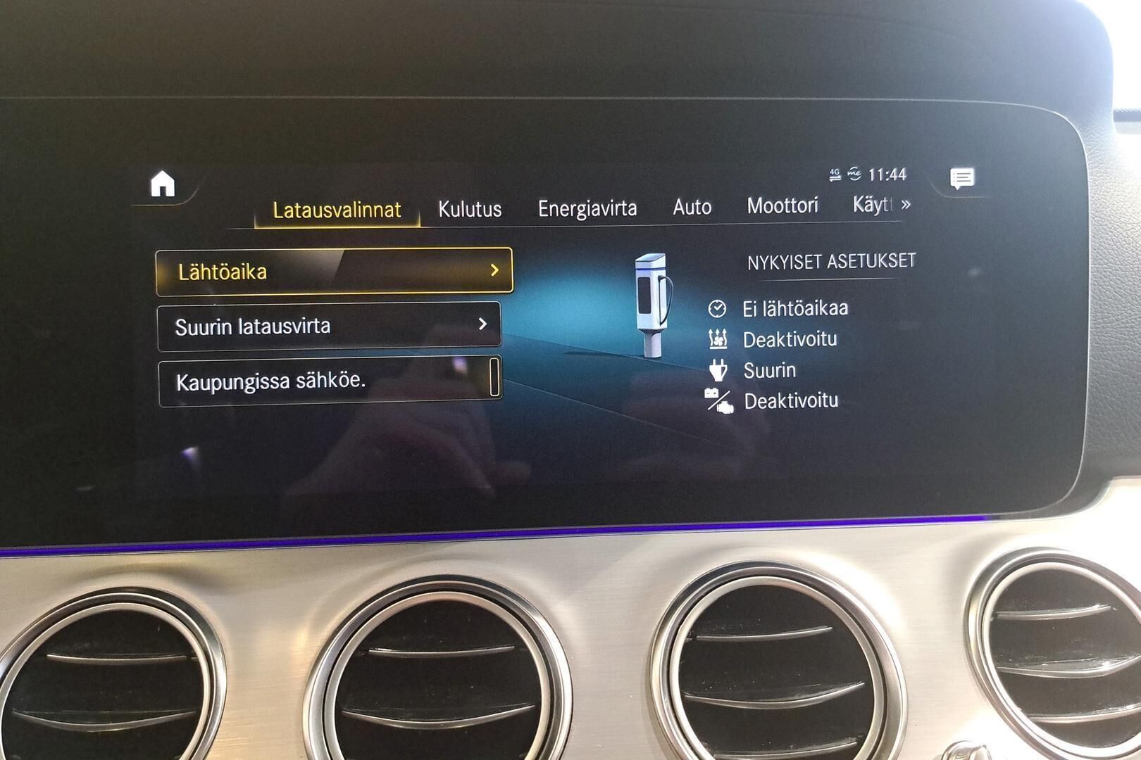 Mercedes-Benz E iso kuva 23