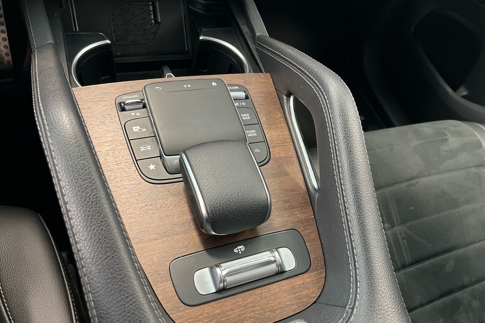 Mercedes-Benz GLE iso kuva 14