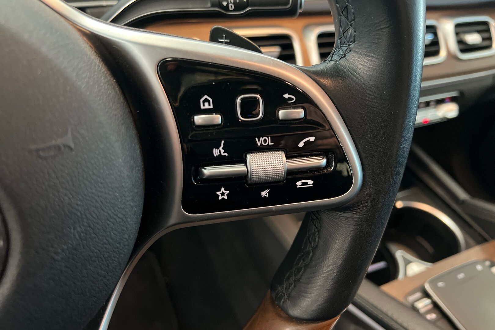 Mercedes-Benz GLE iso kuva 17