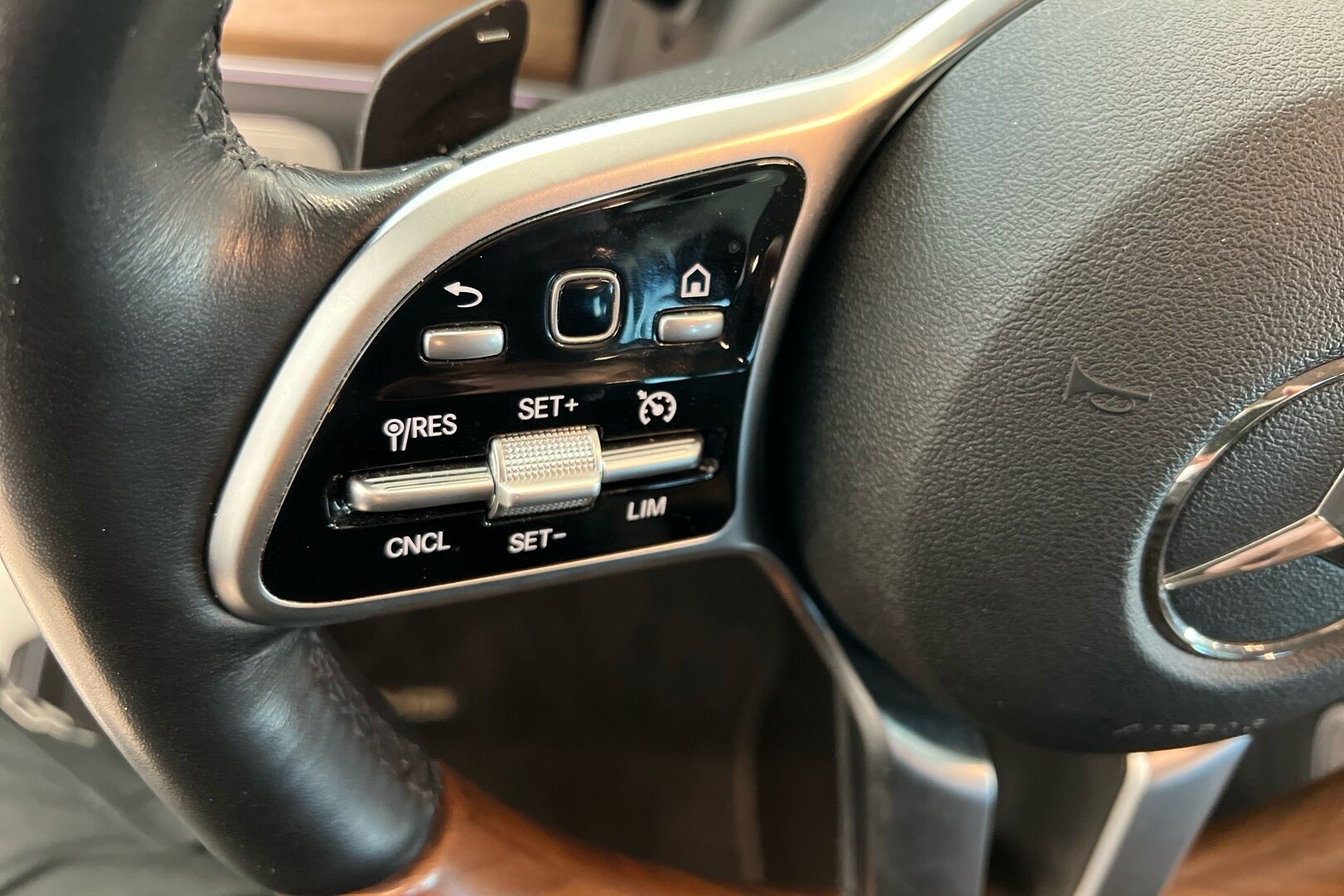 Mercedes-Benz GLE iso kuva 18
