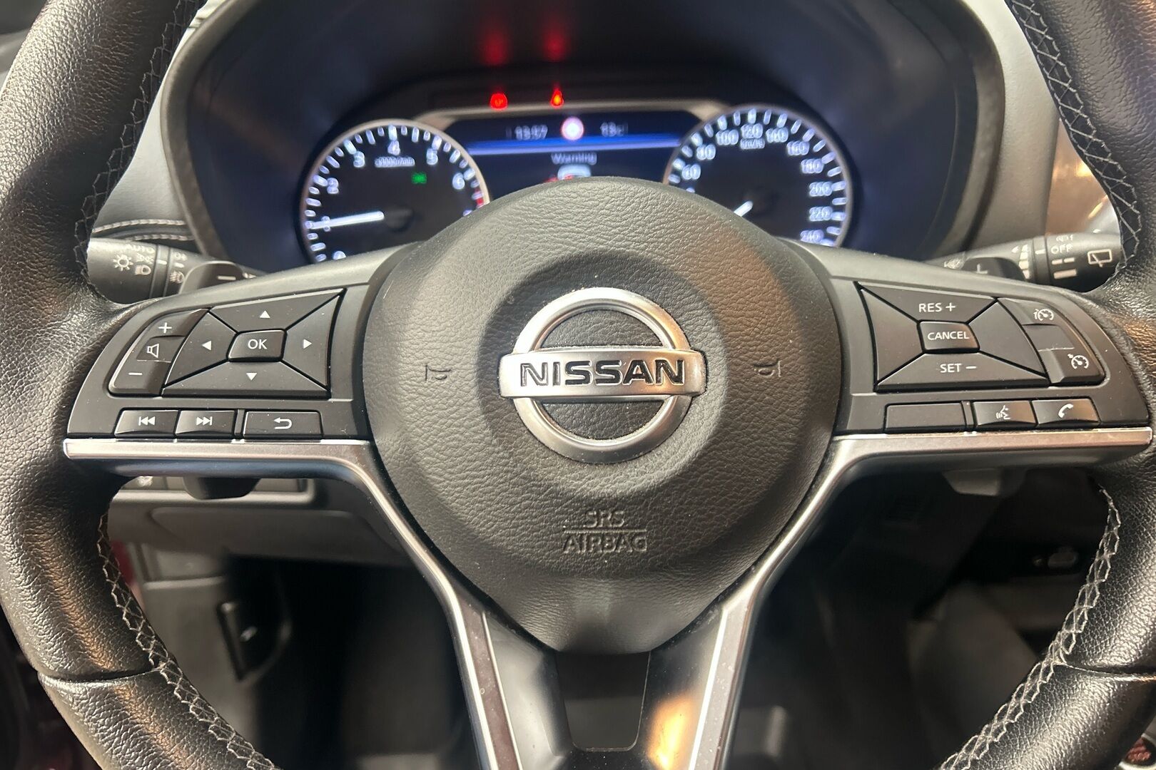 Nissan Juke iso kuva 15