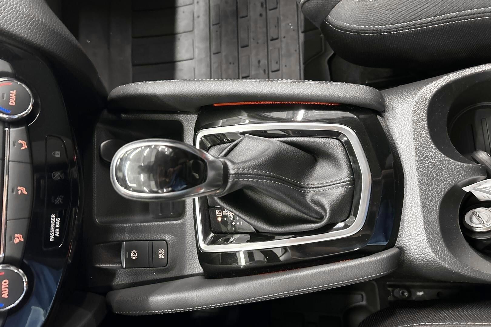 Nissan Qashqai iso kuva 16