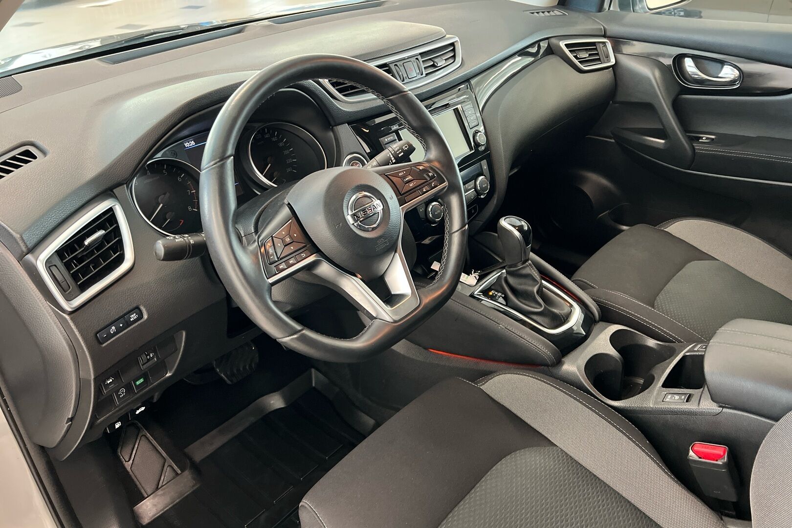 Nissan Qashqai iso kuva 6