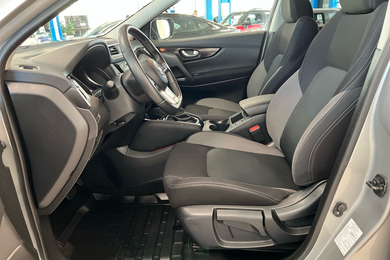 Nissan Qashqai iso kuva 7